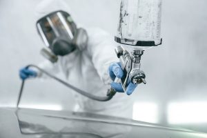 Thinners e solventes utilizados na indústria automotiva durante o processo de montagem